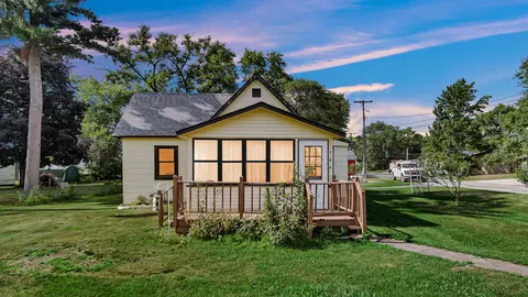 108 Lincoln Ave, North Judson, IN 46366