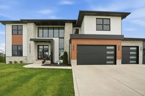 13410 Camas Dr, Saint John, IN 46373