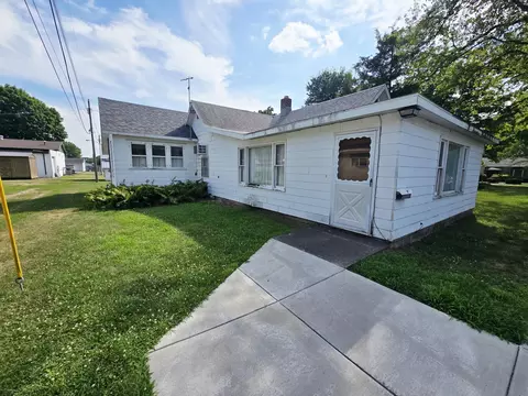 106 W 6th St, Burnettsville, IN 47926
