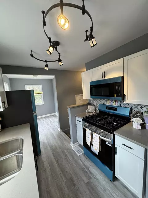 1136 Matthews St, Gary, IN 46406 photo 7
