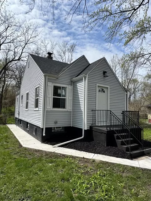 1136 Matthews St, Gary, IN 46406 photo 2