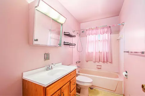 Bath - 1529 Hovey St, Gary, IN 46406 photo 1 of 2