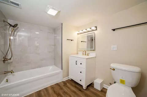 Bath - 933 E 44th Pl, Gary, IN 46409 photo 2 of 2