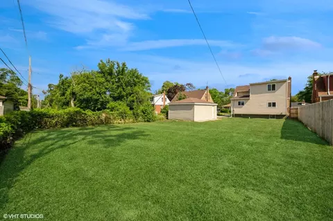 Exterior - 933 E 44th Pl, Gary, IN 46409 photo 2 of 3