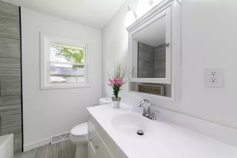 Bath - 951 Willard St, Gary, IN 46404 photo 1 of 4