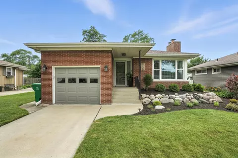 8138 Kooy Dr, Munster, IN 46321 photo 1