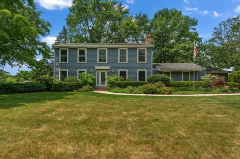 110 Wheatridge Rd, Valparaiso, IN 46385