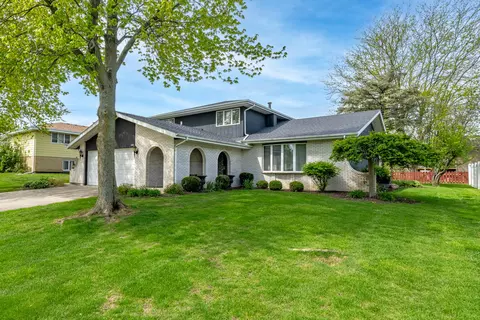 8764 Clark Pl, Crown Point, IN 46307 photo 3