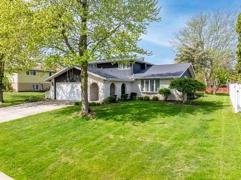 8764 Clark Pl, Crown Point, IN 46307 photo 1