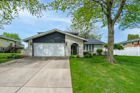 8764 Clark Pl, Crown Point, IN 46307 photo 2
