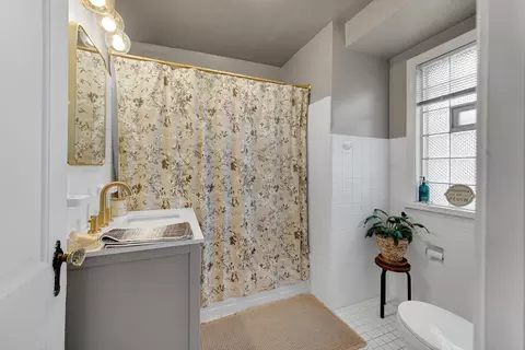 Bath - 1503 Warwick Ave, Whiting, IN 46394 photo 1 of 1