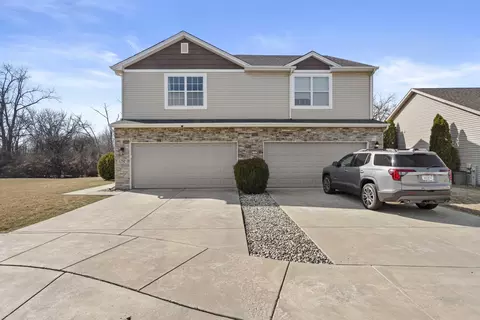 1252 Sawgrass Dr, Griffith, IN 46319 photo 3