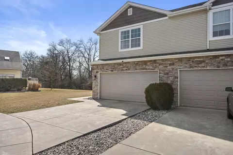 1252 Sawgrass Dr, Griffith, IN 46319 photo 4