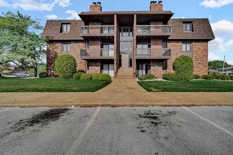 2049 W 45th St # 207, Highland, IN 46322