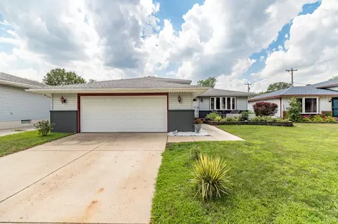 9120 Southmoor Ave, Highland, IN 46322
