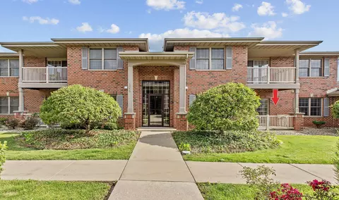 526 Cambridge Ct #1B, Munster, IN 46321 photo 1