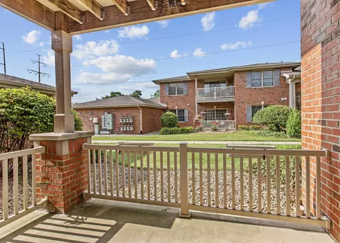 526 Cambridge Ct #1B, Munster, IN 46321 photo 3