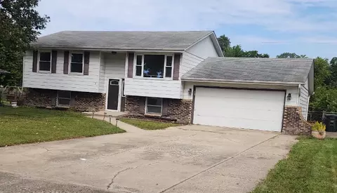 2910 Crowsnest Dr, Hobart, IN 46342
