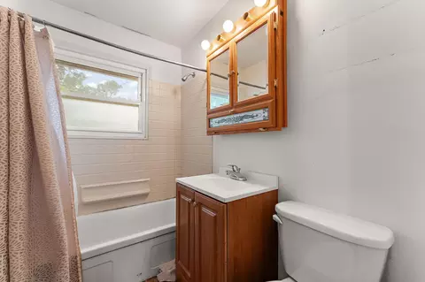 Bath - 612 S Wayne St, Gary, IN 46403 photo 1 of 1