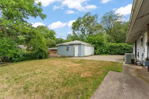 Exterior - 612 S Wayne St, Gary, IN 46403 photo 3 of 5