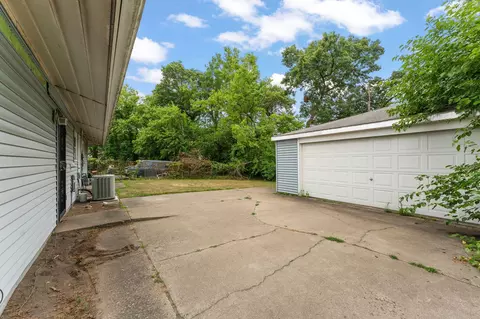 Exterior - 612 S Wayne St, Gary, IN 46403 photo 4 of 5