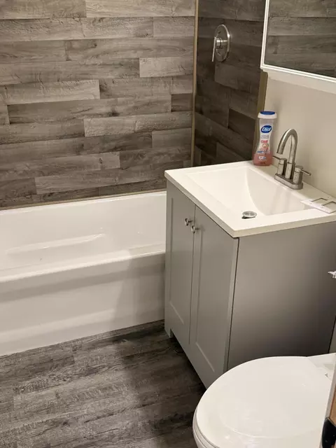 Bath - 3902 W 21st Ave, Gary, IN 46404 photo 1 of 2