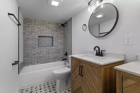 Bath - 642 Fillmore St, Gary, IN 46402 photo 4 of 4