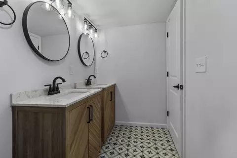 Bath - 642 Fillmore St, Gary, IN 46402 photo 3 of 4