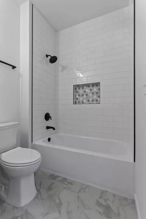 Bath - 642 Fillmore St, Gary, IN 46402 photo 2 of 4