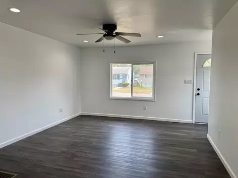 564 Hamlin St, Gary, IN 46406 photo 5