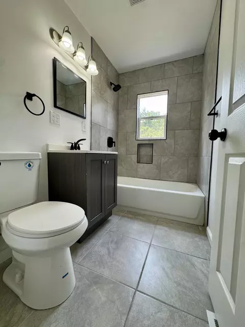 564 Hamlin St, Gary, IN 46406 photo 6