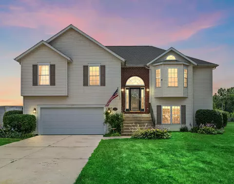 240 Southwind Dr, Valparaiso, IN 46385