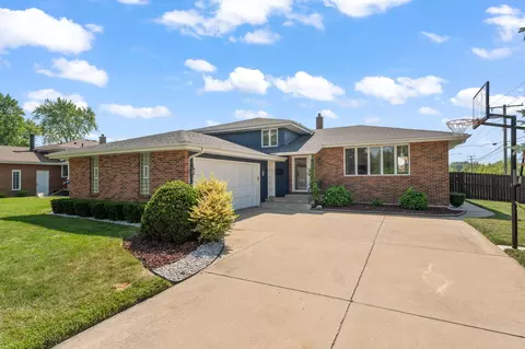 Exterior - 8106 Tapper Ave, Munster, IN 46321 photo 2 of 7