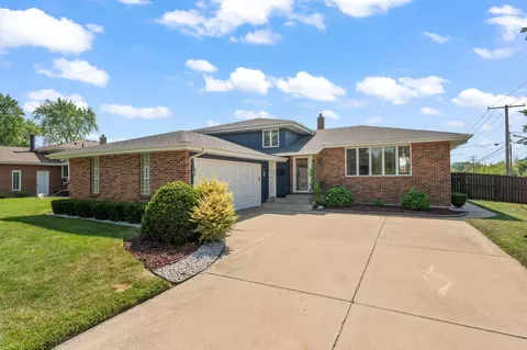 Exterior - 8106 Tapper Ave, Munster, IN 46321 photo 6 of 7