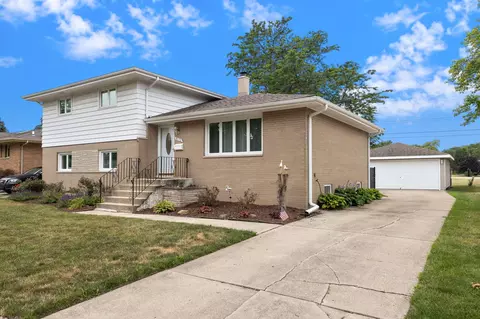 8132 Kraay Ave, Munster, IN 46321