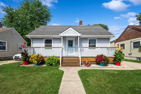 9014 Hook St, Highland, IN 46322