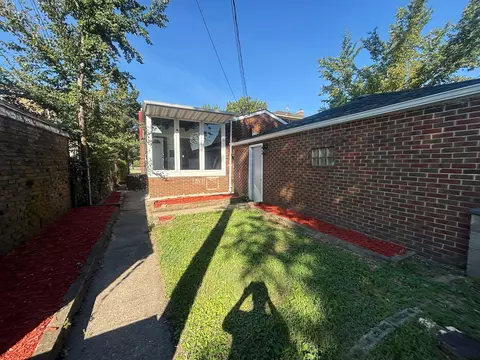 Exterior - 653 W Taft St, Gary, IN 46404 photo 2 of 3