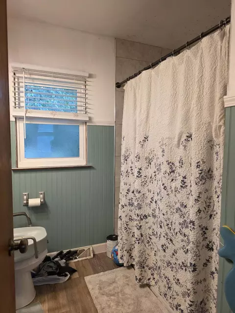 Bath - 5336 W 41st Ave, Gary, IN 46408 photo 1 of 2