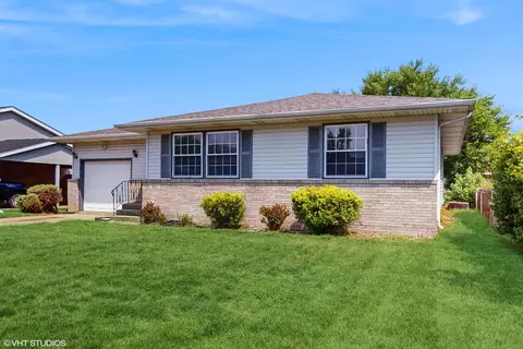 302 Minter Dr, Griffith, IN 46319