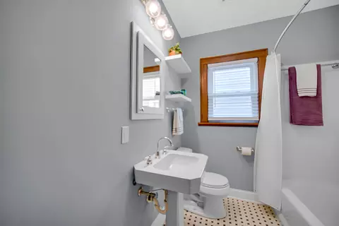 Bath - 7013 Jackson Ave, Hammond, IN 46324 photo 1 of 3
