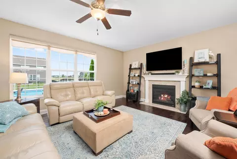 Living - 8195 W 101st Pl, Saint John, IN 46373 photo 1 of 2