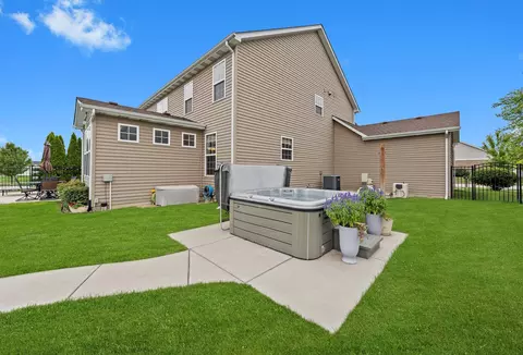 Exterior - 8195 W 101st Pl, Saint John, IN 46373 photo 3 of 4