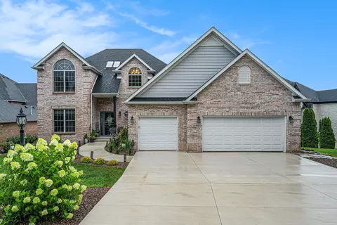 467 Surrey Hill Ln, Valparaiso, IN 46385