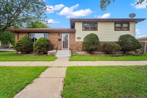2604 White Oak Ave, Whiting, IN 46394