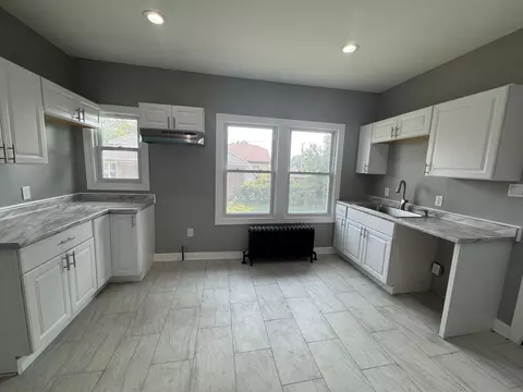 1052 Tyler St, Gary, IN 46402 photo 5