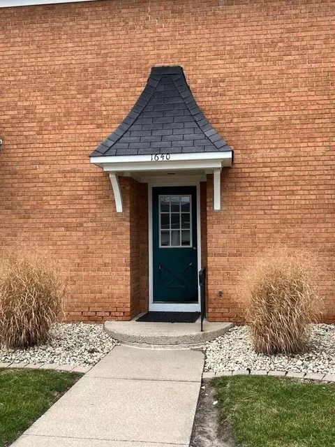 Exterior - 1640 Camellia Dr #A1, Munster, IN 46321 photo 4 of 9
