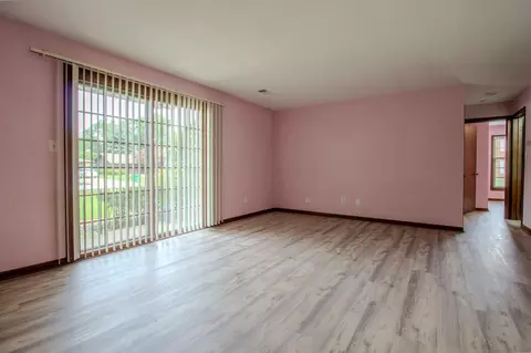 Living - 1640 Camellia Dr #A1, Munster, IN 46321 photo 3 of 8