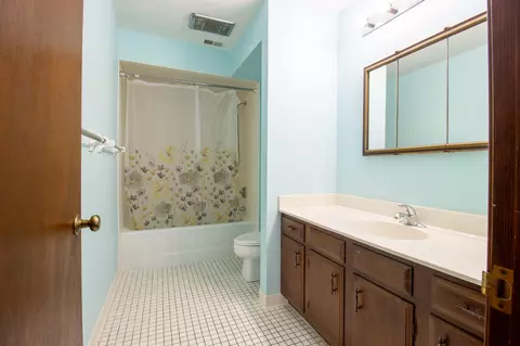 Bath - 1640 Camellia Dr #A1, Munster, IN 46321 photo 1 of 4