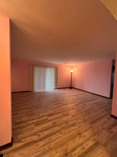 Living - 1640 Camellia Dr #A1, Munster, IN 46321 photo 5 of 8