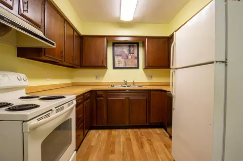 Kitchen - 1640 Camellia Dr #A1, Munster, IN 46321 photo 4 of 6